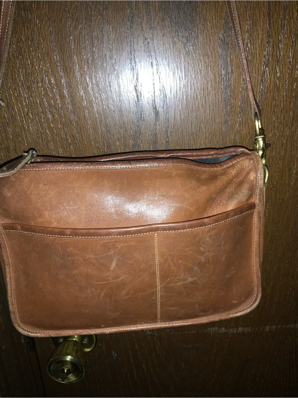 VTG late 70’S Coach Companion Bag Tan Leather 9300. Interior & exterior stains.